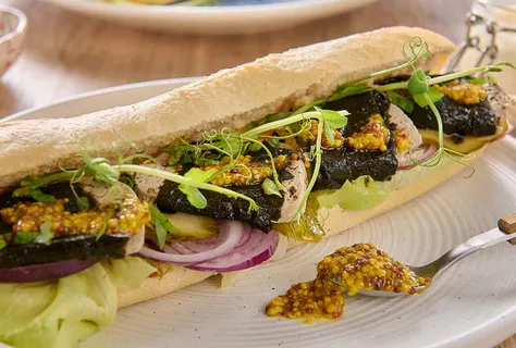 Schwedisches Sandwich mit Tofu „Hering-Style“