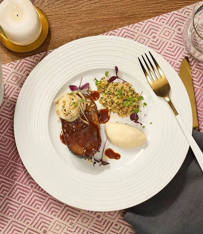 Soja-Rindsschulter mit Sellerie und Quinoa