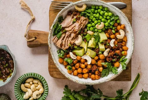 Bowl mit caramelisierten Teriyaki-Kichererbsen