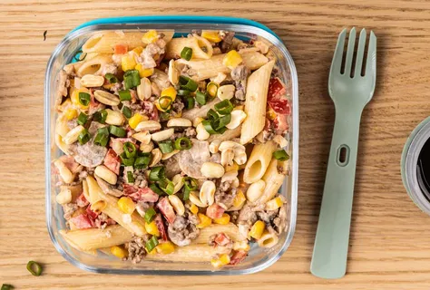 Nudelsalat mit Rindfleisch und Pilzen
