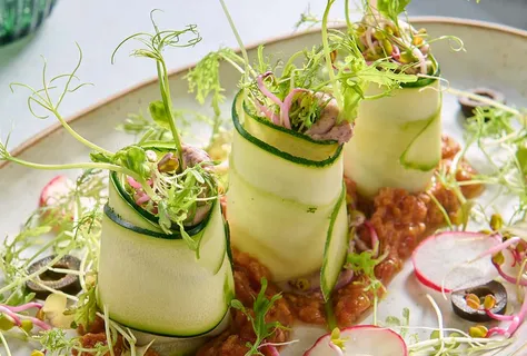 Zucchetti-Cannelloni mit Bohnen und Erbsen