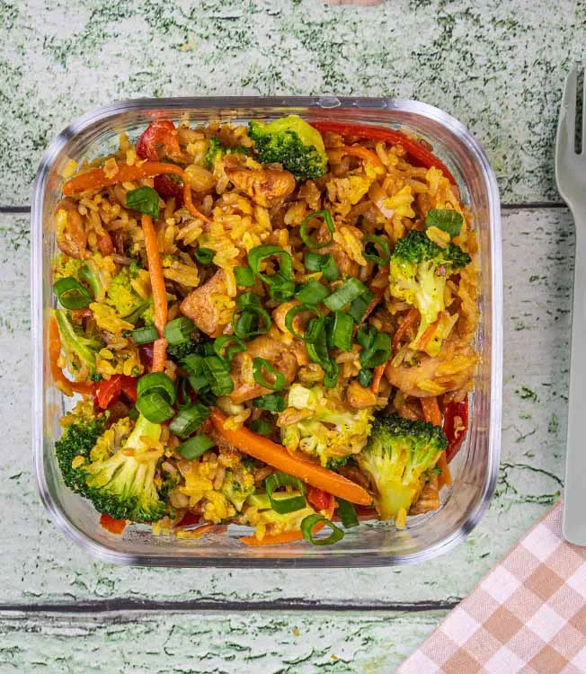 Gebratener Reis mit Poulet und Gemüse