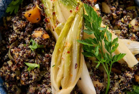 Quinoa orientalische Art mit Tahini-Dip