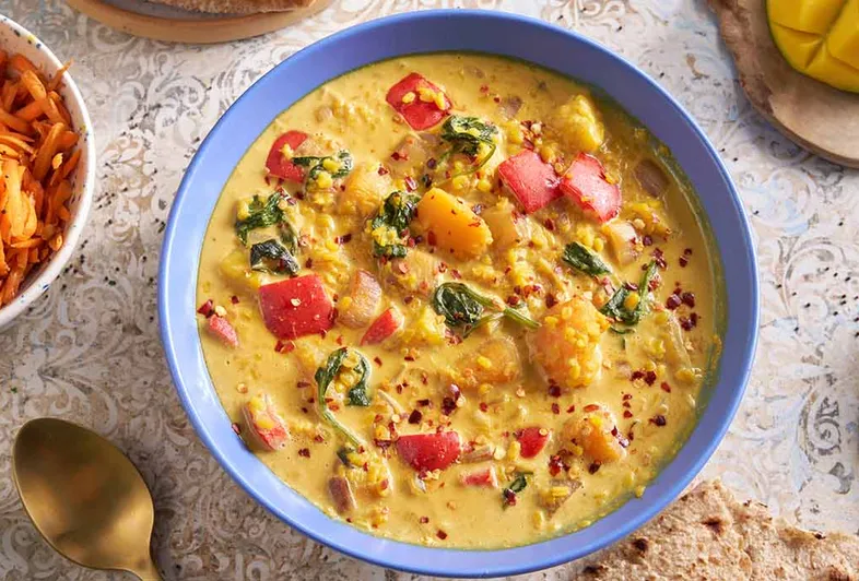 Moong Dal mit Kürbis, Mango und Kokosnuss