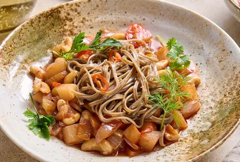 Soba-Nudeln mit Fenchelragout