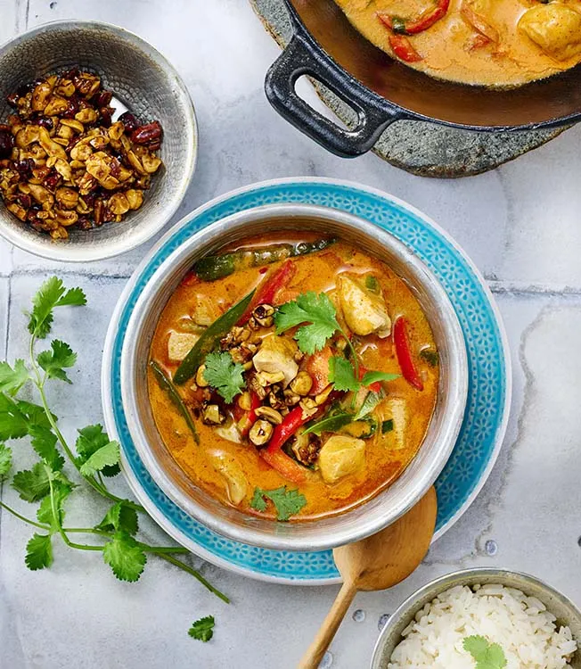 Rotes Thai-Curry mit Poulet und Kokos