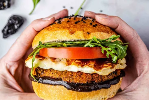 Vegetarischer Burger mit Halloumi