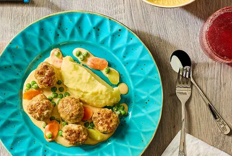 Hackbällchen-Eintopf mit Kartoffelstock