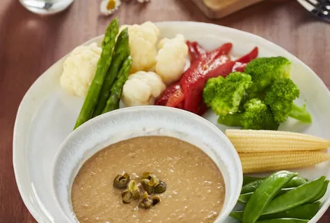 „Bagna cauda“-Dip mit Tofu und Sojasauce