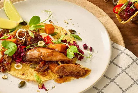 Gänse-Tacos mit Salsa und caramelisiertem Kürbis