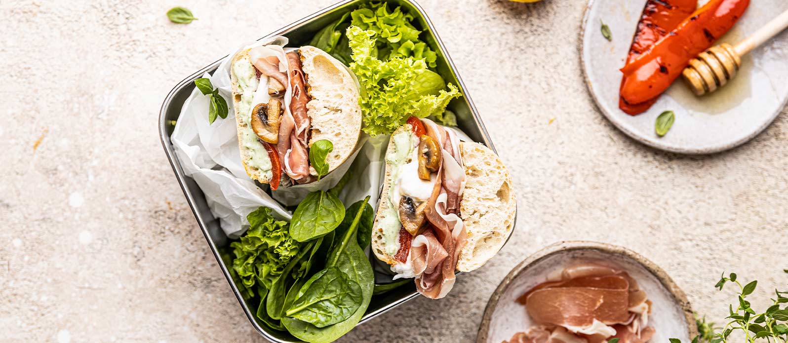 Ciabatta mit Peperoni, Burrata, Rohschinken und Pilzen | Kikkoman